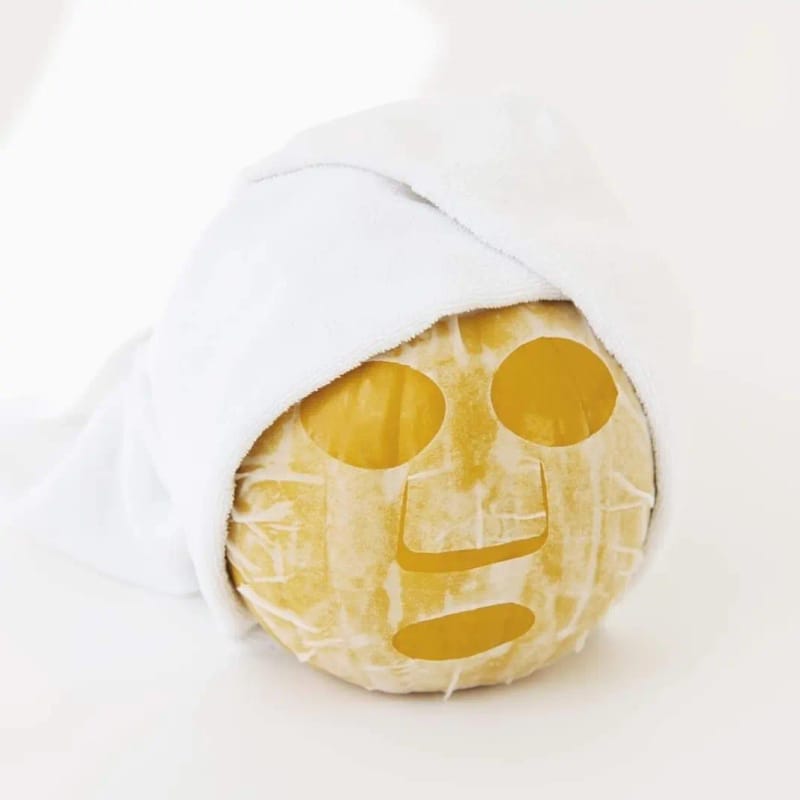 Goldmasken-Detail einer Exklusivbehandlung im NAKO Institut Strausberg
